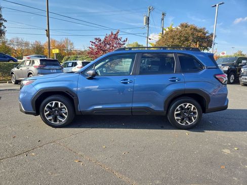 Used 2025 Subaru Forester Premium image 2