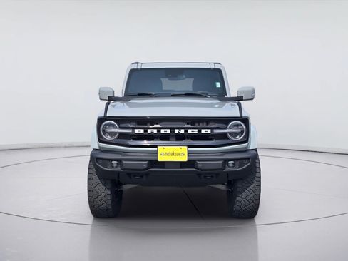 Used 2024 Ford Bronco Outer Banks AWD/4WD image 2