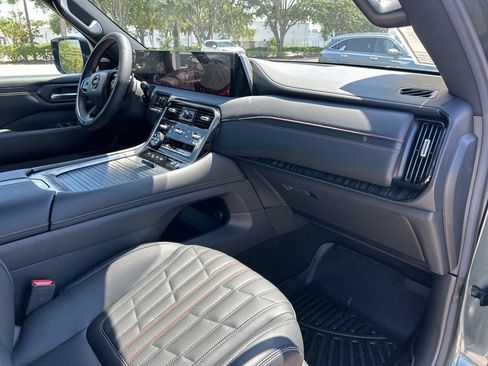 Certified 2025 Nissan Armada PRO-4X AWD/4WD image 27