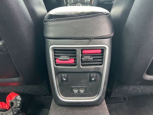 Used 2018 Chrysler 300 Limited AWD/4WD image 24