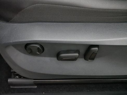 Certified 2022 Volkswagen Tiguan SE image 21