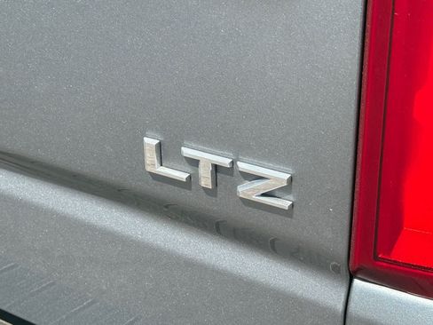 Used 2021 Chevrolet Silverado 1500 LTZ w/ Z71 Off-Road Package AWD/4WD image 10