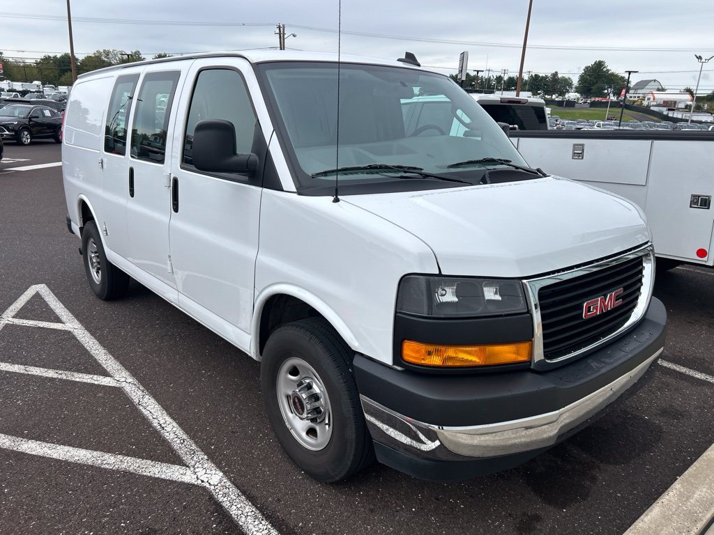 Used 2024 GMC Savana 3500 w/ Driver Convenience Package RWD image 2