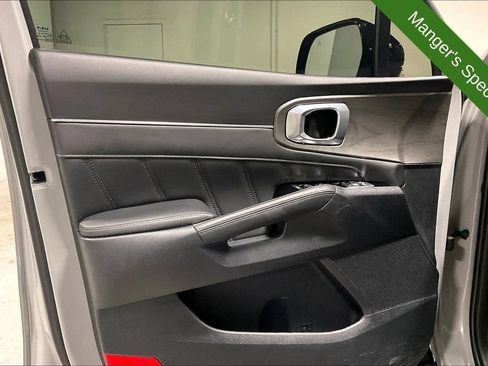 Used 2025 Kia Sorento SX AWD/4WD image 22
