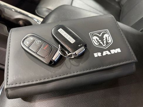 Used 2017 RAM 1500 Laramie AWD/4WD image 43