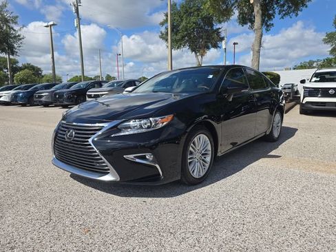 Used 2017 Lexus ES 350 w/ Premium Package FWD image 4