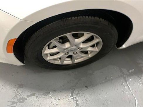 Used 2023 Chrysler Voyager LX image 23