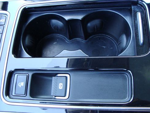 Used 2017 Jaguar XF Premium image 29