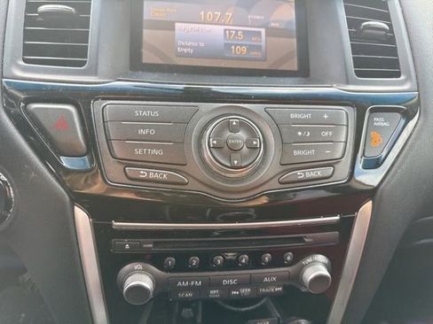 Used 2016 Nissan Pathfinder SV image 17