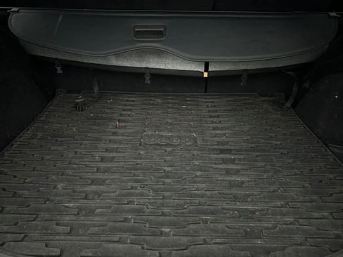 Used 2019 Jeep Grand Cherokee Laredo image 16