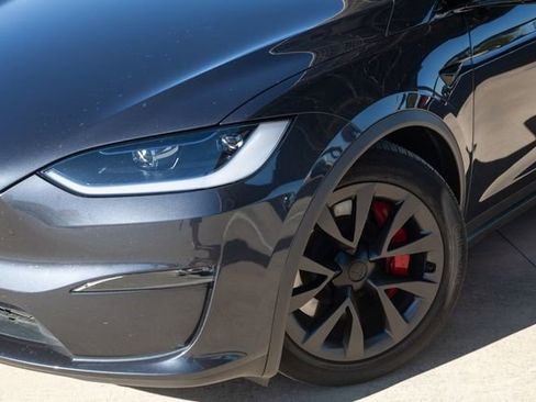 Used 2023 Tesla Model X Plaid image 3