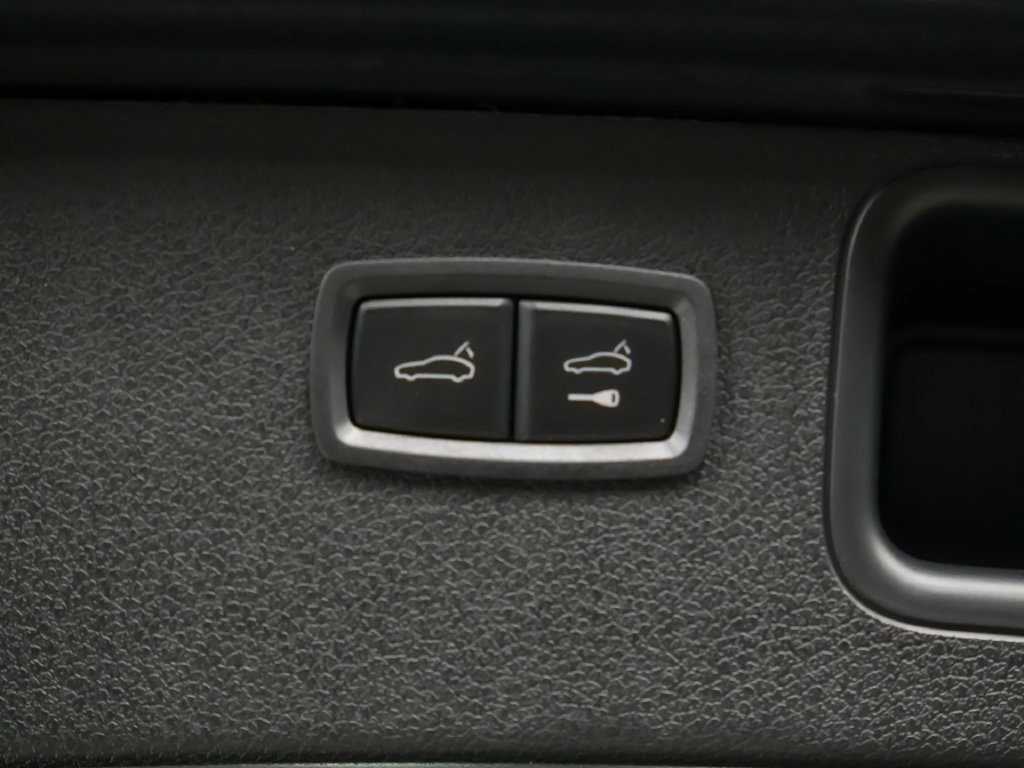 Certified 2026 Porsche Macan AWD/4WD image 14