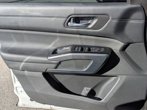 Used 2023 Nissan Pathfinder SL w/ Lighting Package (N92) image 11