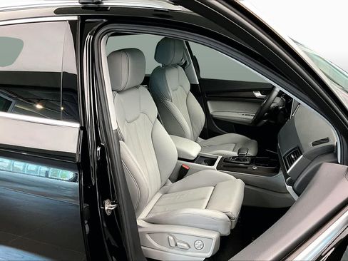 Certified 2025 Audi Q5 2.0T Premium Plus w/ Premium Plus Package AWD/4WD image 9