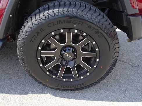 Used 2021 Jeep Wrangler Unlimited Sahara w/ Uconnect 4C Nav & Sound Group AWD/4WD image 11