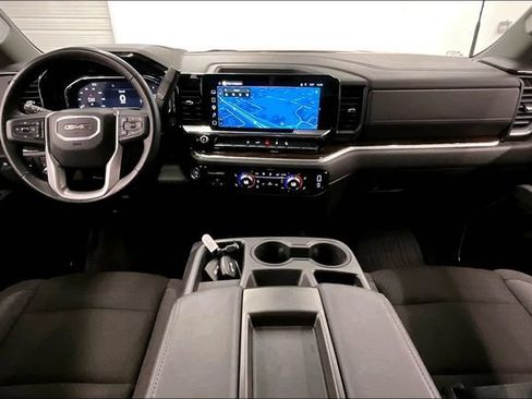 Used 2025 GMC Sierra 2500 SLE w/ SLE Value Package; AWD/4WD image 18
