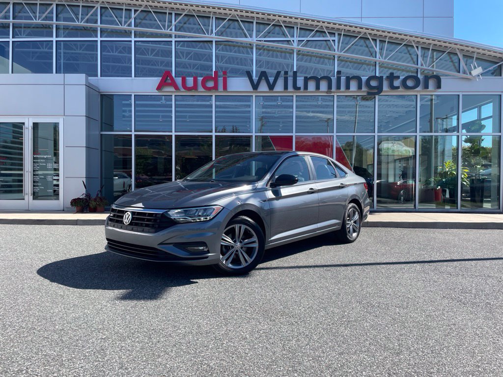 Used 2019 Volkswagen Jetta R-Line w/ R-Line Cold Weather Package FWD image 1