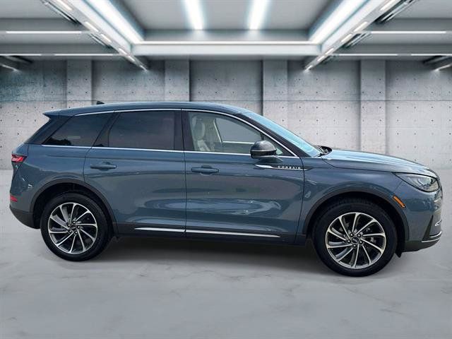 Used 2023 Lincoln Corsair AWD image 3