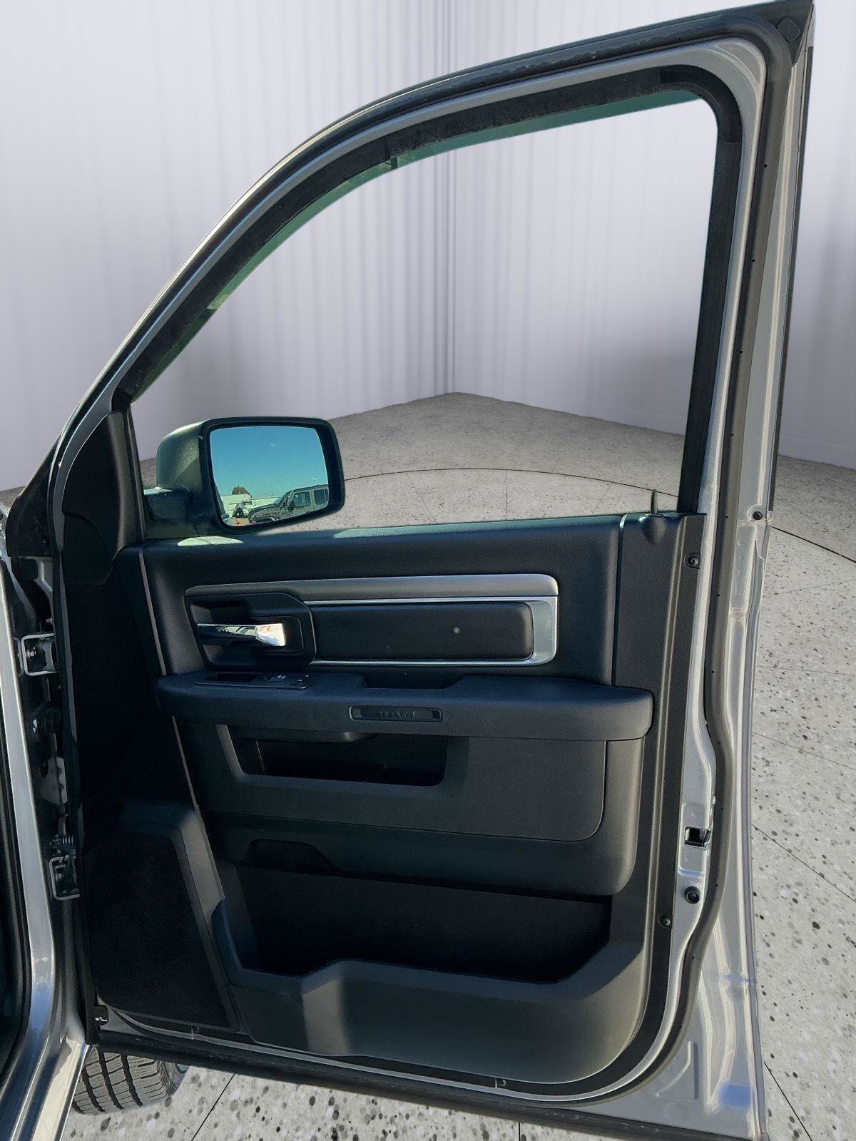 Used 2024 RAM 1500 Warlock AWD/4WD image 25