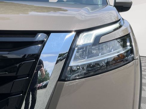Certified 2024 Nissan Pathfinder Platinum w/ Lighting Package (N93) AWD/4WD image 10