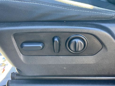 Used 2022 Chevrolet Silverado 1500 LT image 20