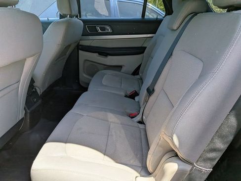 Used 2018 Ford Explorer XLT AWD/4WD image 10