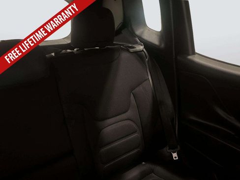 Used 2016 Jeep Renegade Latitude AWD/4WD image 23