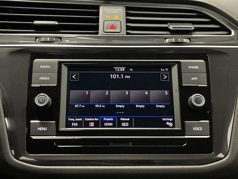 Used 2020 Volkswagen Tiguan S image 16