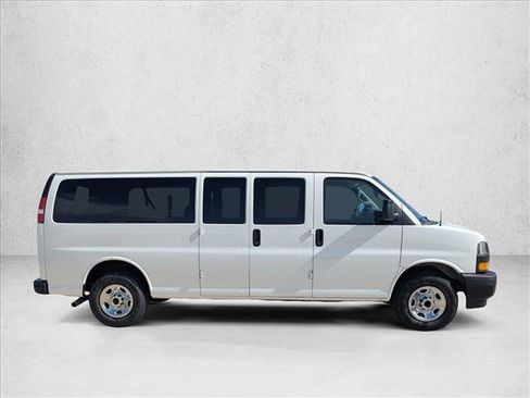 Used 2023 GMC Savana 3500 LS RWD image 4