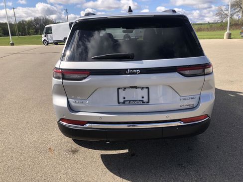 Used 2022 Jeep Grand Cherokee Limited AWD/4WD image 2