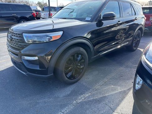 Certified 2023 Ford Explorer Limited w/ Equipment Group 301A image 2