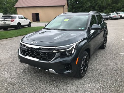 Used 2024 Kia Seltos EX FWD image 4