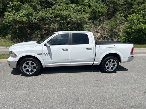 Used 2015 RAM 1500 Laramie AWD/4WD image 3