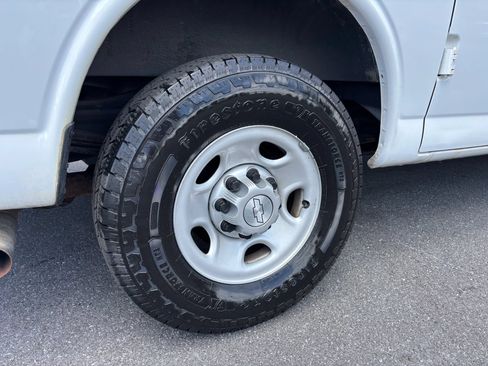 Used 2016 Chevrolet Express 2500 RWD image 27