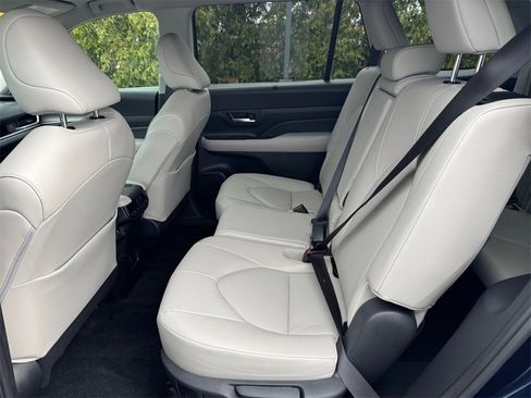 Used 2024 Toyota Grand Highlander XLE image 25