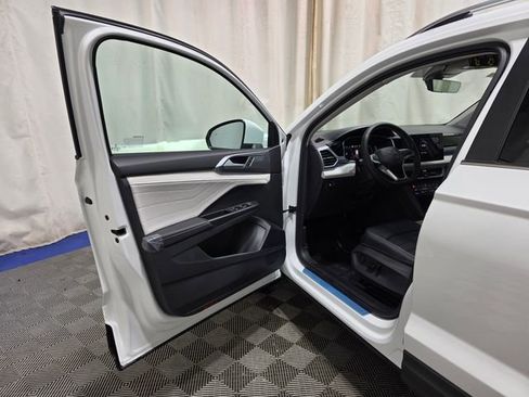 New 2026 Volkswagen Taos SEL image 11