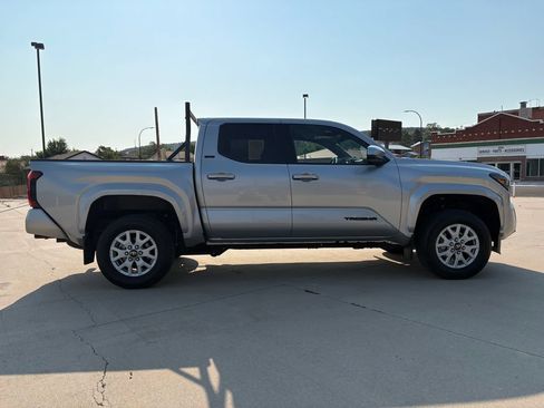 Used 2024 Toyota Tacoma SR5 AWD/4WD image 4
