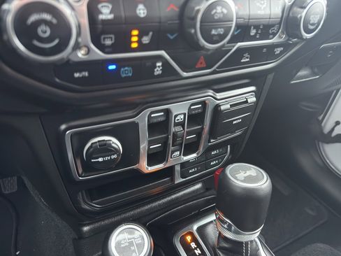 Used 2022 Jeep Wrangler Unlimited Sahara w/ Cold Weather Group image 20