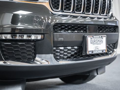 Used 2024 Jeep Grand Cherokee L Limited image 17