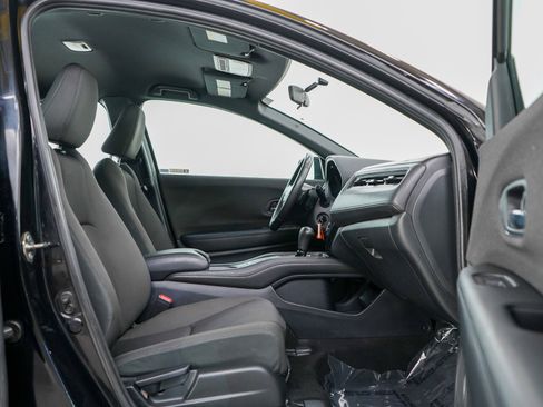 Used 2020 Honda HR-V Sport image 11