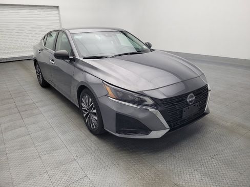 Used 2024 Nissan Altima 2.5 SV image 13