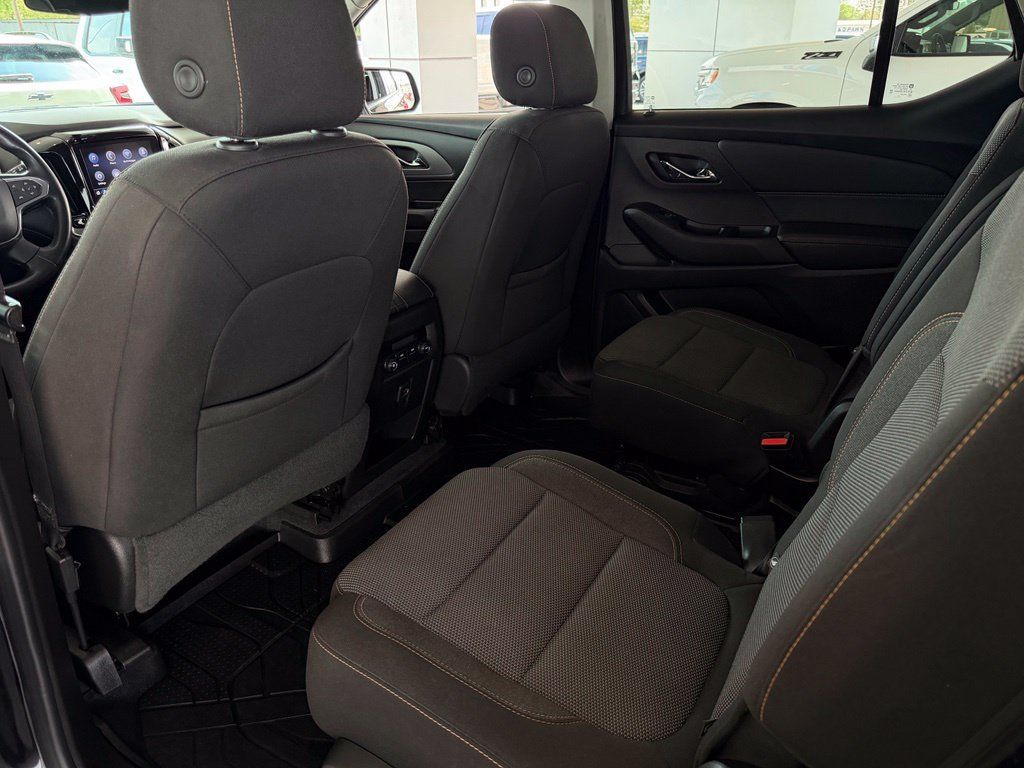 Used 2021 Chevrolet Traverse LT FWD image 16