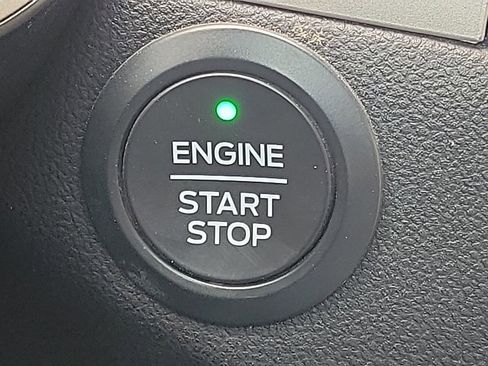 Used 2021 Ford Escape SE w/ SE Sport Appearance Package image 17