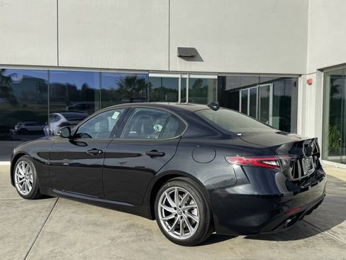 Used 2025 Alfa Romeo Giulia image 6