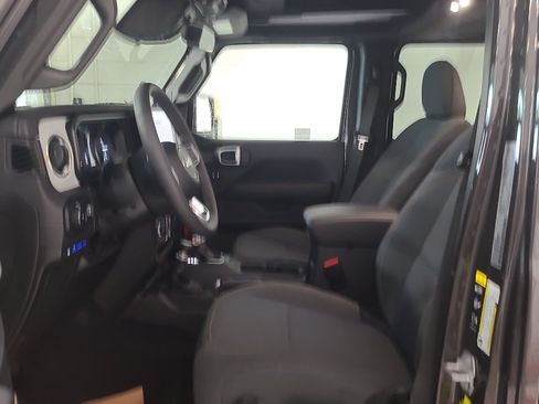 Used 2025 Jeep Wrangler Unlimited Sahara w/ Safety Group AWD/4WD image 13