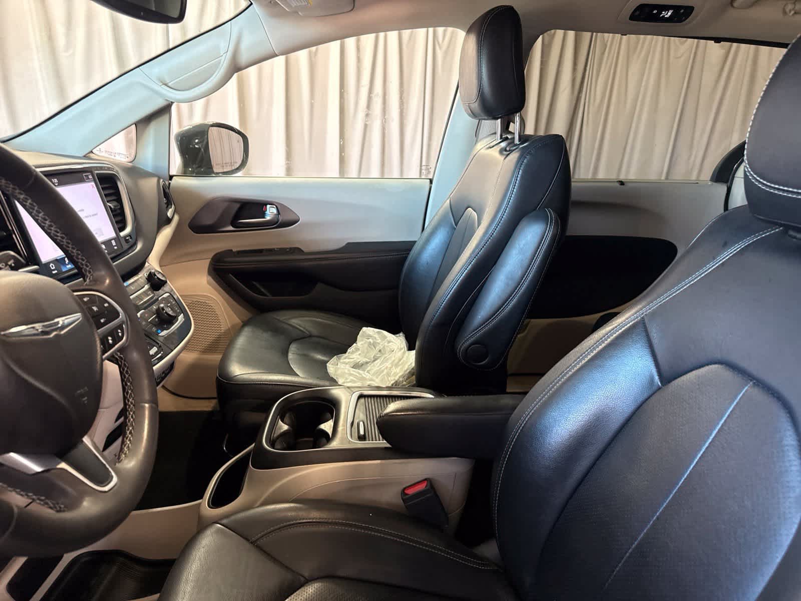 Used 2022 Chrysler Pacifica Touring-L FWD image 20