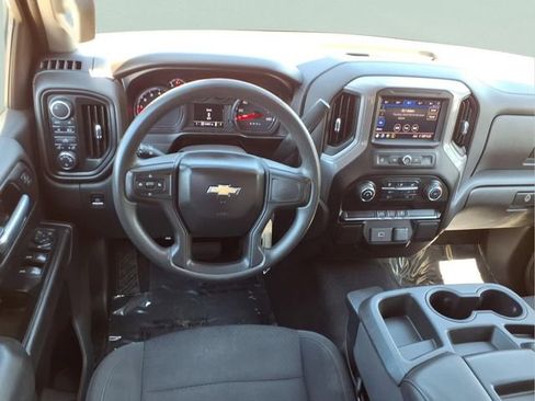 Used 2020 Chevrolet Silverado 1500 Custom w/ Custom Value Package AWD/4WD image 4