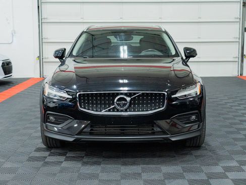 Used 2020 Volvo V60 T5 Cross Country AWD/4WD image 2