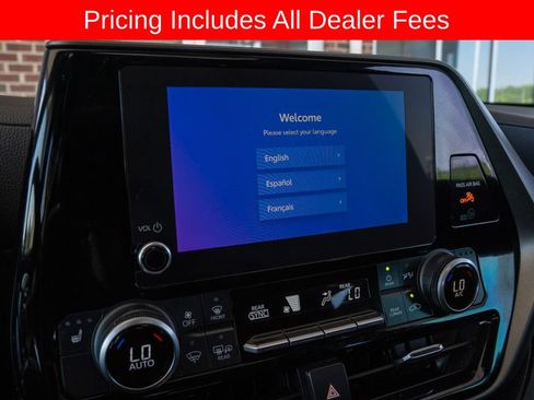 Used 2023 Toyota Highlander XLE FWD image 16