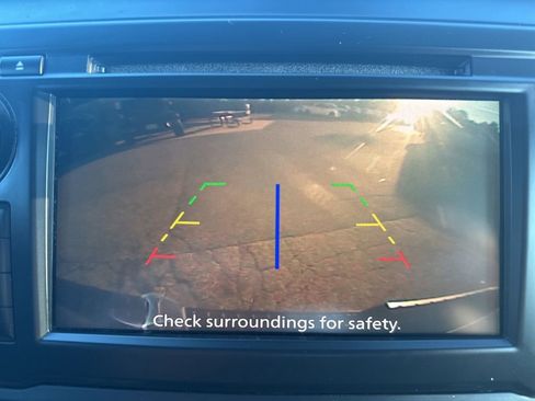 Used 2019 Nissan Titan SV w/ SV Convenience Package image 22